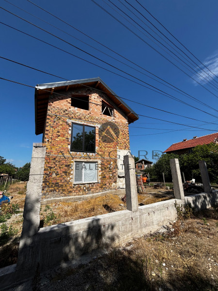 A two -storey house in Zlatitrap