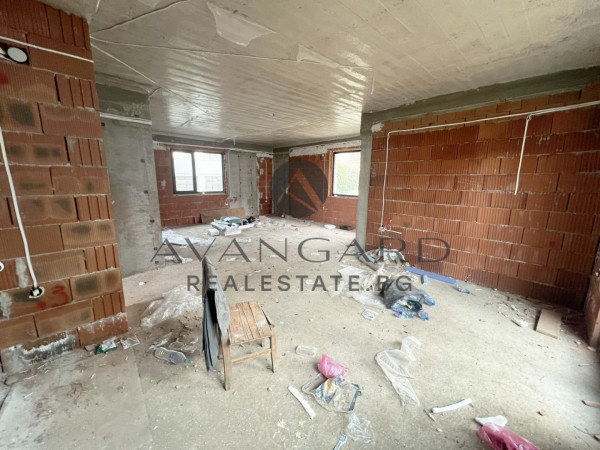 ДВУЕТАЖНА КЪЩА с.БЕЛАЩИЦА