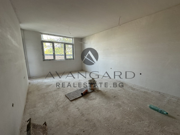 ДВУСТАЕН С ЮЖНО ИЗЛОЖЕНИЕ