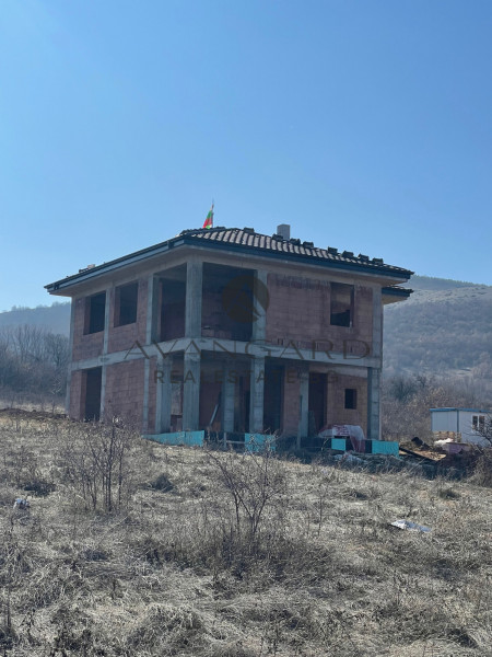Двуетажна Къща с.Марково