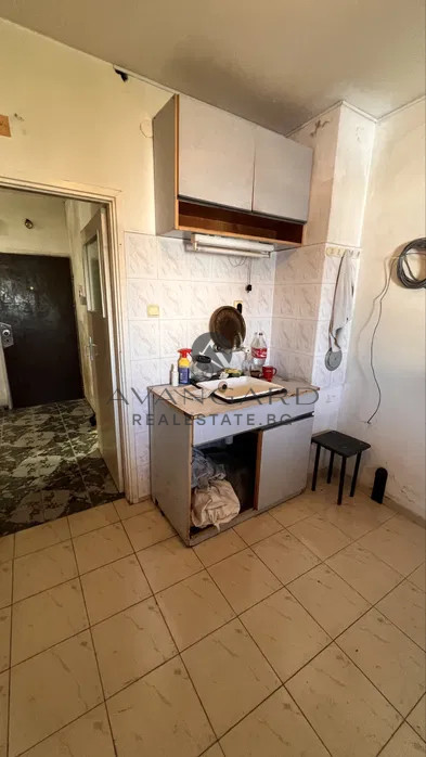 One -bedroom with three separate rooms and real square footage/ Kyuchuk Paris