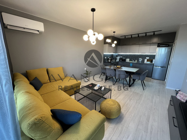 LUXURIOUSLY FURNISHED TWO-ROOM APARTMENT