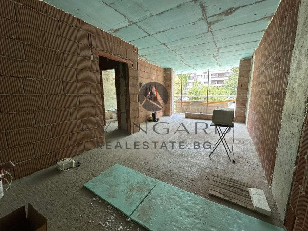 Four -bedroom / new modern building