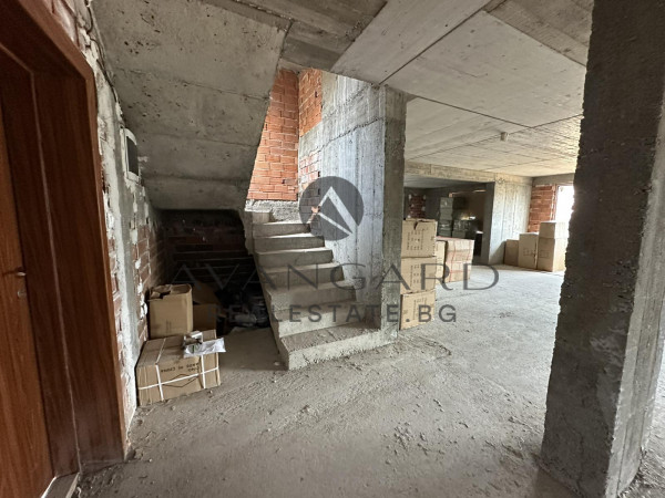 ДВЕ ТРИЕТАЖНИ ОГЛЕДАЛНИ КЪЩИ / С. ЦАРАЦОВО