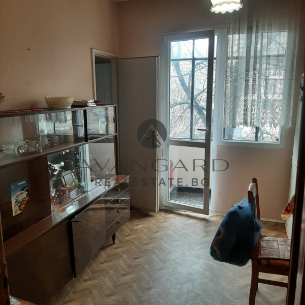 One bedroom with separate kitchen! Sunrise!
