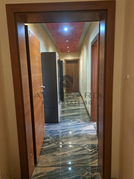 Four -bedroom apartment / Ostromila