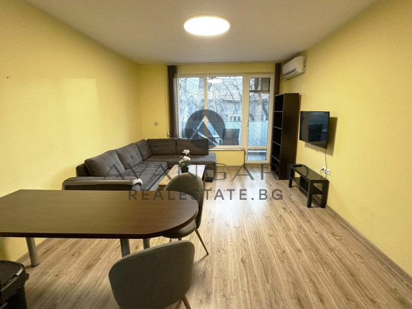 ДВУСТАЕН ОБЗАВЕДЕН /  Кючук Париж