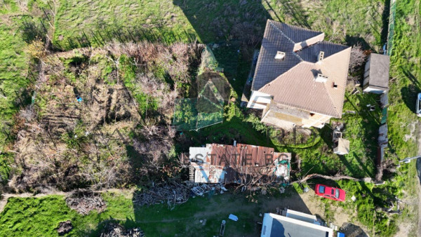 САМОСТОЯТЕЛНА КЪЩА С ДВОР / с. Скутаре