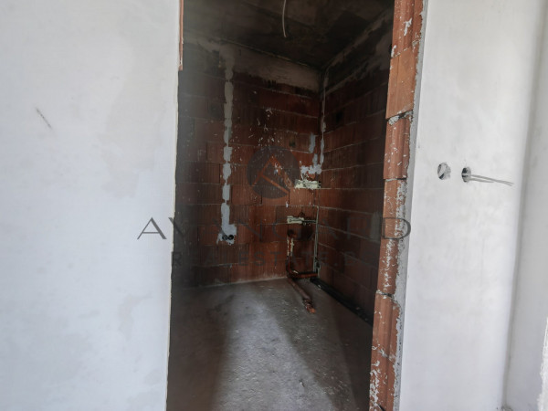 THREE-ROOM BOUTIQUE BUILDING UNDER CONSTRUCTION