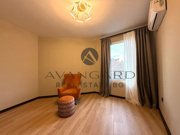 ДИЗАЙНЕРСКИ МНОГОСТАЕН АПАРТАМЕНТ