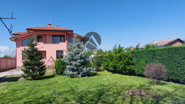 Двуетажна Къща с ДВОЕН ГАРАЖ И 1000 КВ.М. ДВОР/ Костиево