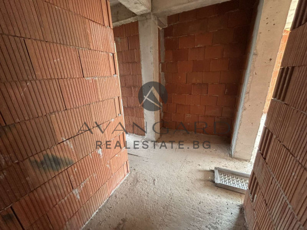 ИЗГОДНО! Тристаен ОСТРОМИЛА