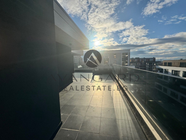 ТРИСТАЕН ПЕНТХАУС В СЪРЦЕТО НА СМИРНЕНСКИ