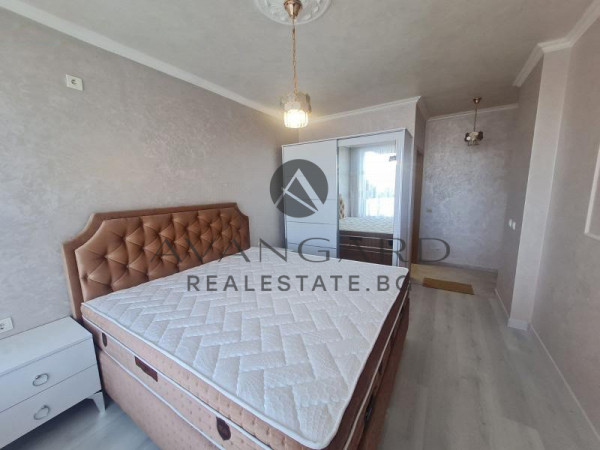 LUXURY FURNISHED THREE-ROOM APARTMENT