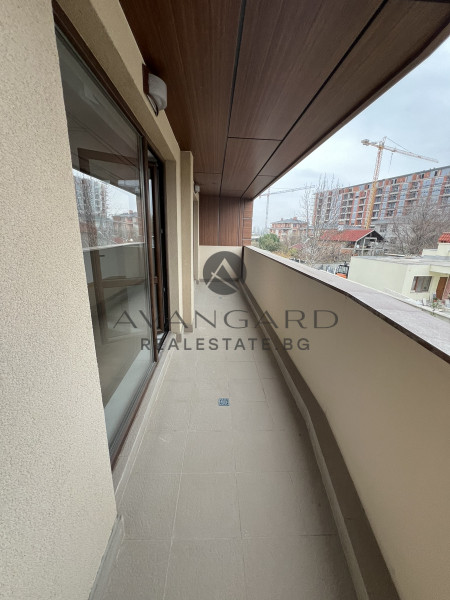 Spacious four-room maisonette with yard and veranda