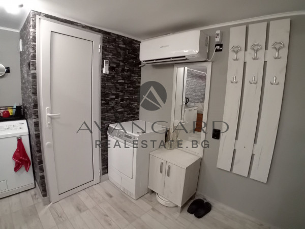 ONE BEDROOM FURNISHED! JUDGE!
