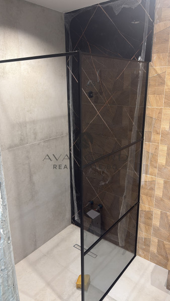 Spacious one -bedroom / new luxury building