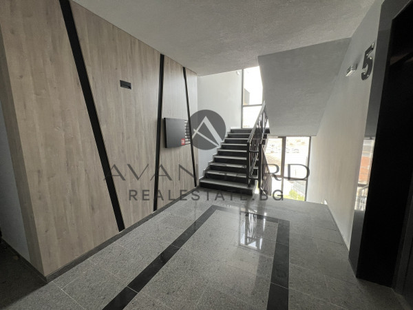 Four -bedroom with parking space in a luxury building