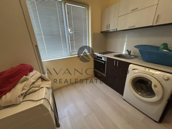 One bedroom! Real square footage! Thrace!