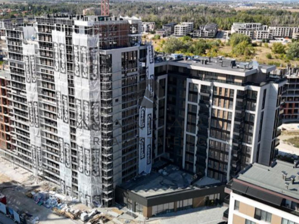 Просторен двустаен / Смирненски