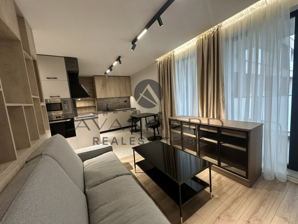 ONE BEDROOM DESIGNER FURNISHED! SMYRNENSKY!
