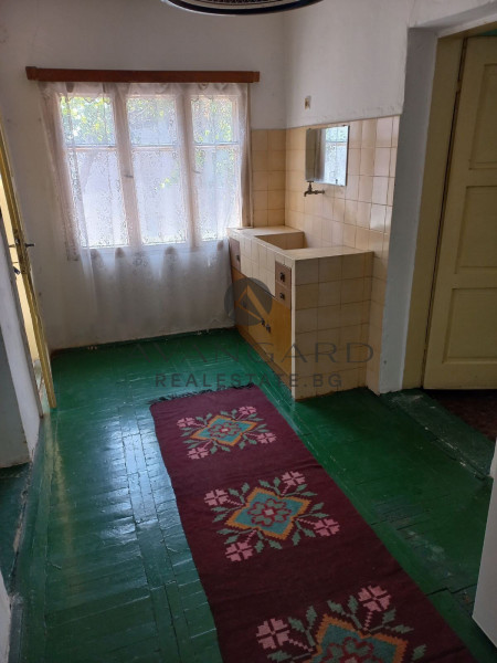 Self -house with yard / gaganitsa