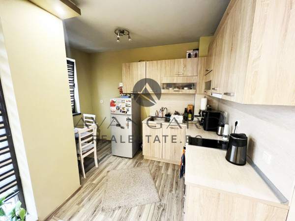 ДВУСТАЕН ОБЗАВЕДЕН КЪРШИЯКА