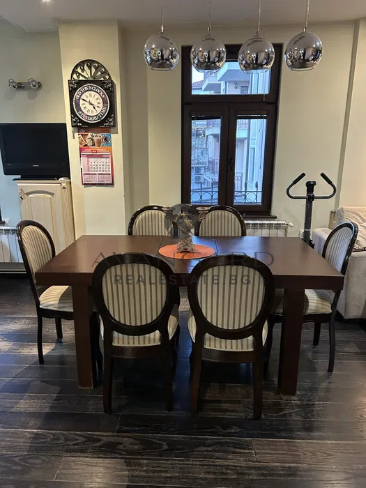 HOUSE WITH GARAGE IN THE OLD TOWN