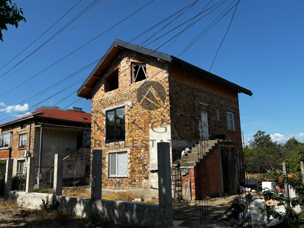 A two -storey house in Zlatitrap