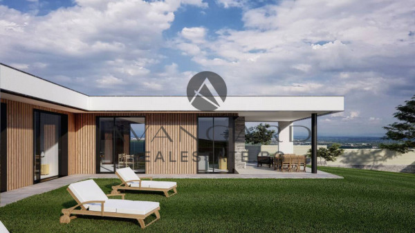 САМОСТОЯТЕЛНА КЪЩА С ДВОР / с. Брестник