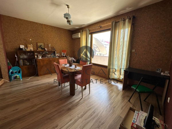 Spacious two -bedroom with four separate rooms / real square footage / south exposure / center
