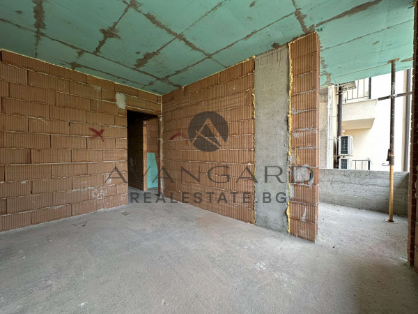 Four -bedroom / new modern building