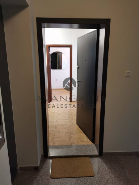 THREE BEDROOM FURNISHED! THE BREAKER!
