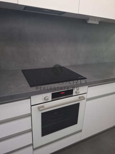 Четиристаен апартамент Център Изток