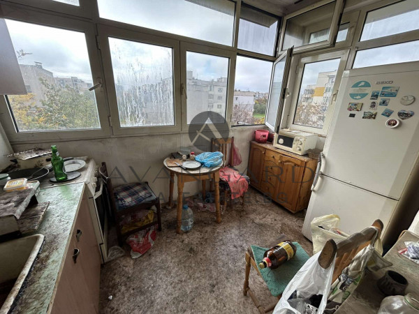 Three-room apartment / Thrace