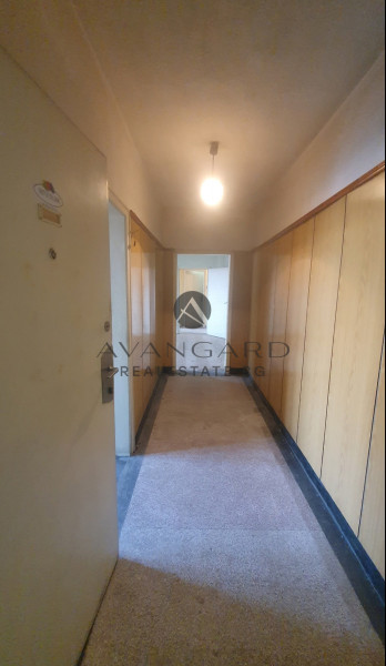 Two -bedroom apartment with garage / kamenitsa 1