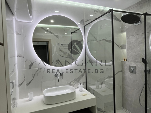 Luxuriously furnished turnkey two -bedroom apartment/ Smirnenski