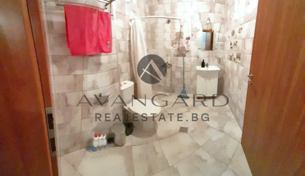 ДВУСТАЕН ТОП ЛОКАЦИЯ!