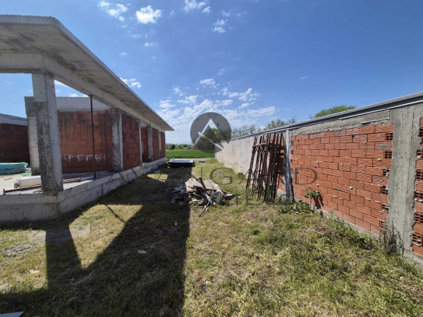 One -storey house with yard / voivodinovo