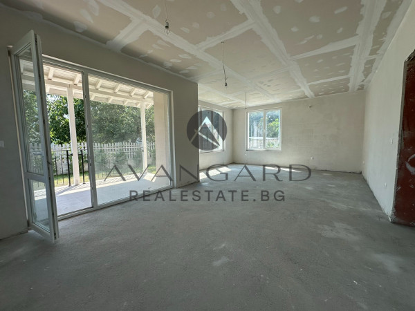 House with yard / act16 / Komatevo