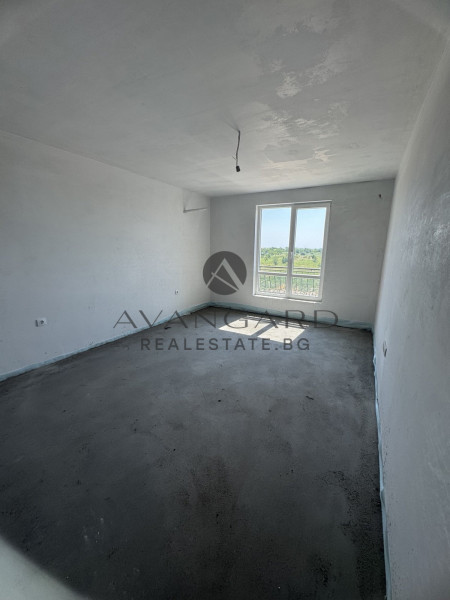 A spacious three bedroom in a luxury building with Act 16