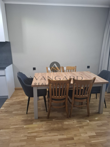 Четиристаен апартамент Център Изток