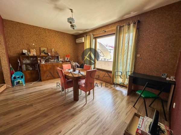 Spacious two -bedroom with four separate rooms / real square footage / south exposure / center