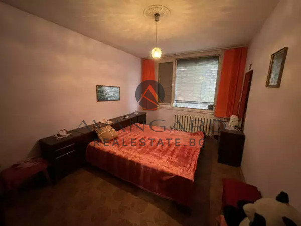 THREE-ROOM APARTMENT/CENTRE