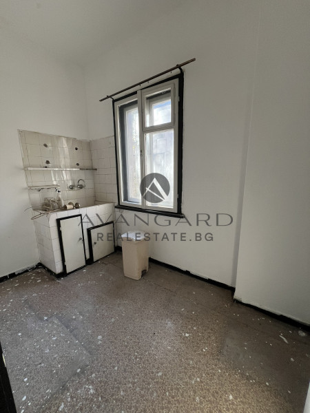 ЧЕТИРИСТАЕН С ВЪЗМОЖНОСТ ЗА ГАРАЖ  В КАМЕНИЦА 1