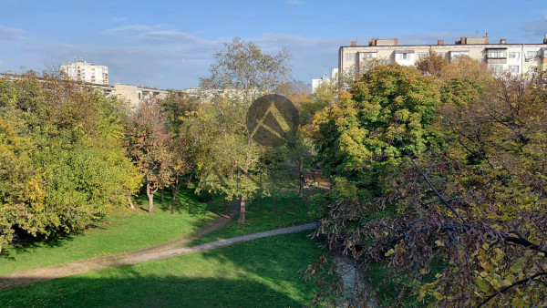 ДВУСТАЕН С ТРИ ОТДЕЛНИ СТАИ! СМИРНЕНСКИ