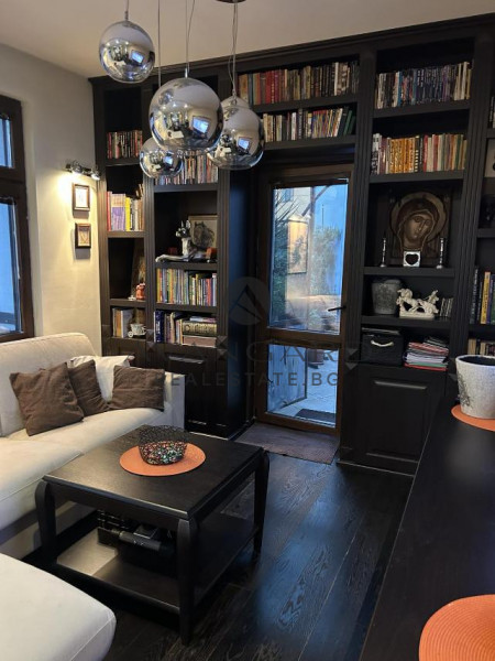 HOUSE WITH GARAGE IN THE OLD TOWN