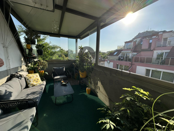 Luxury maisonette! Center!