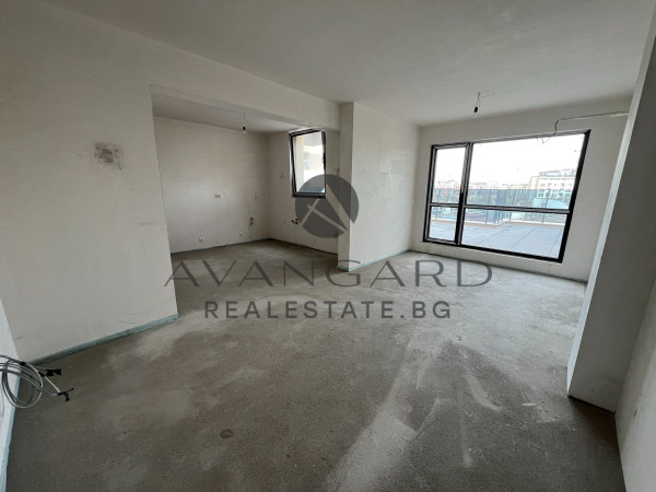 Four -bedroom with parking space in a luxury building