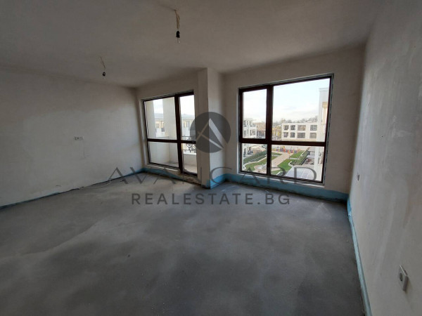 Four-room apartment with GARAGE AND PARKING PLACE ROWING BASE